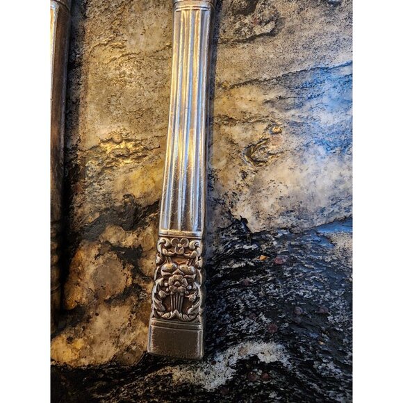 2 ONEIDA COMMUNITY CORONATION SILVERPLATE 9 1/2" FRENCH HOLLOW Dinner KNIVES - Picture 3 of 3